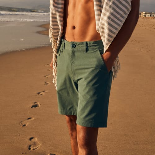 lifestyle image of Hybrid Cruiser Short - 7.5"
