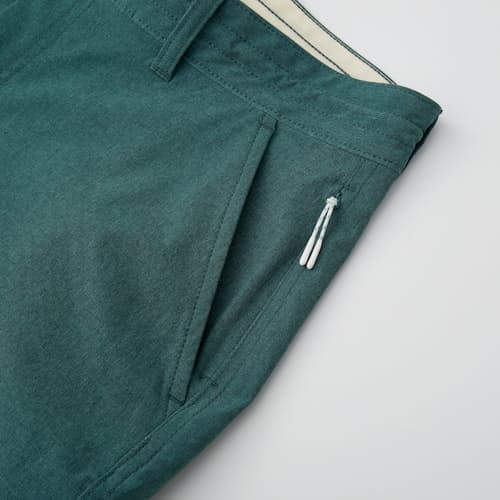 lifestyle image of Hybrid Cruiser Short - 7.5"
