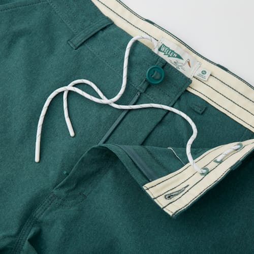 lifestyle image of Hybrid Cruiser Short - 9"