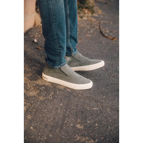 laydown image of Huntington Middie Sneaker