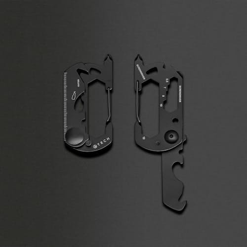 lifestyle image of Multi-Tool 10-in-1 Carabiner