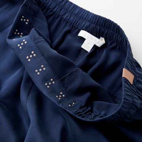 laydown detail image of Women's Washable Silk High Rise Pant Set
