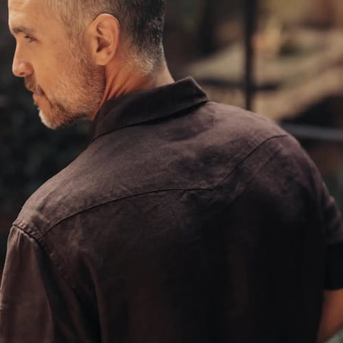 lifestyle image of The Western Linen Short Sleeve Shirt