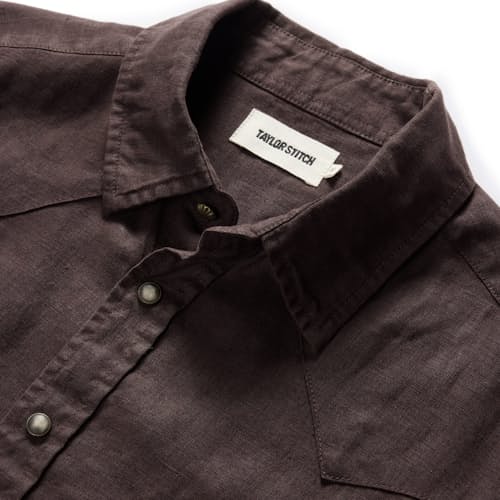 lifestyle image of The Western Linen Short Sleeve Shirt