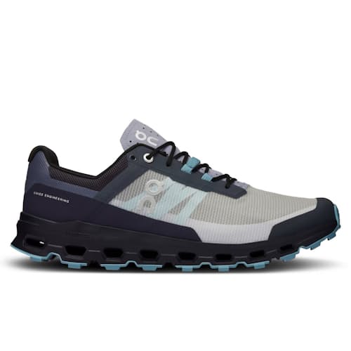 laydown image of Cloudvista Sneaker