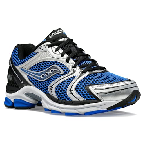 laydown image of Progrid Triumph 4 Sneaker