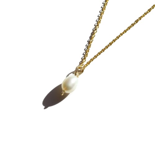 laydown image of Women's Small Pearl Necklace