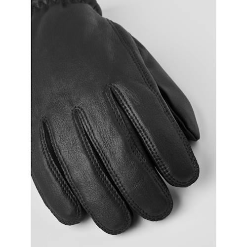 lifestyle image of Tore Glove