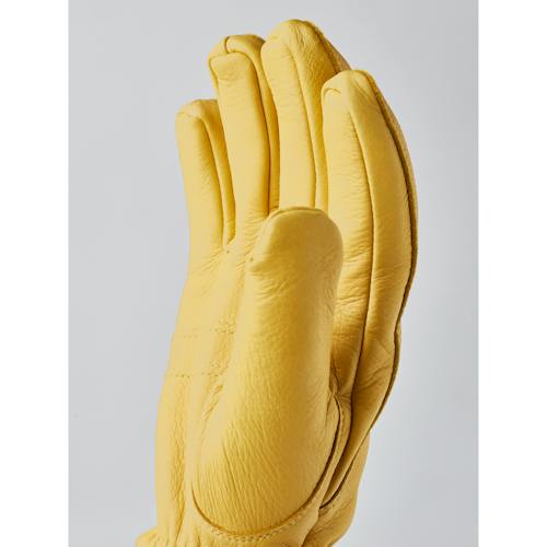 lifestyle image of Tore Glove