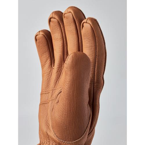 lifestyle image of Tore Glove