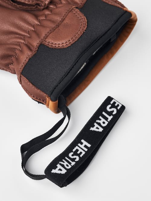 lifestyle image of Wakayama Glove