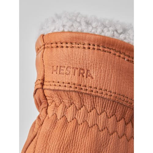 lifestyle image of Women's Deerskin Primaloft Glove