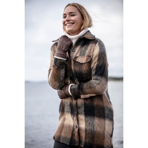 laydown image of Women's Deerskin Primaloft Glove