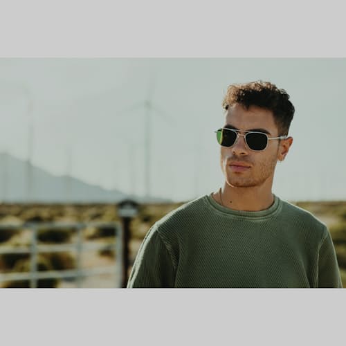lifestyle image of Original Pilot - FG-58 Sunglasses