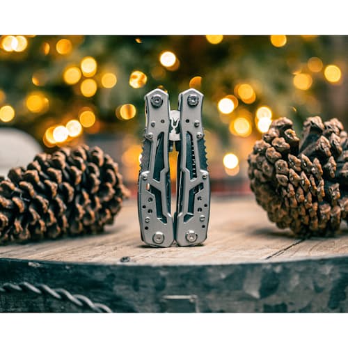 lifestyle image of Multitool Pro