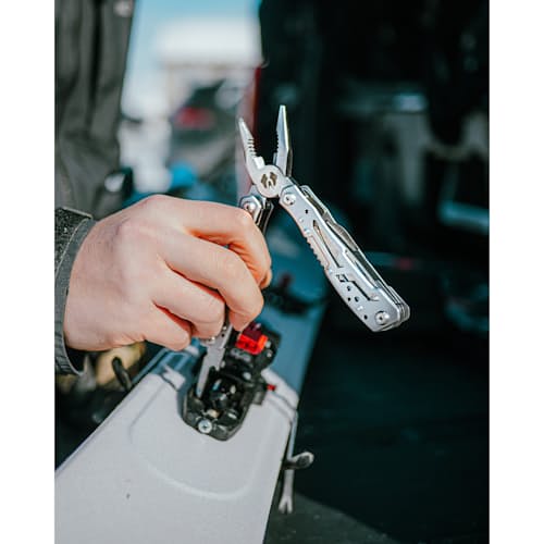 lifestyle image of Multitool Pro