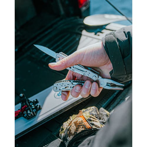 lifestyle image of Multitool Pro