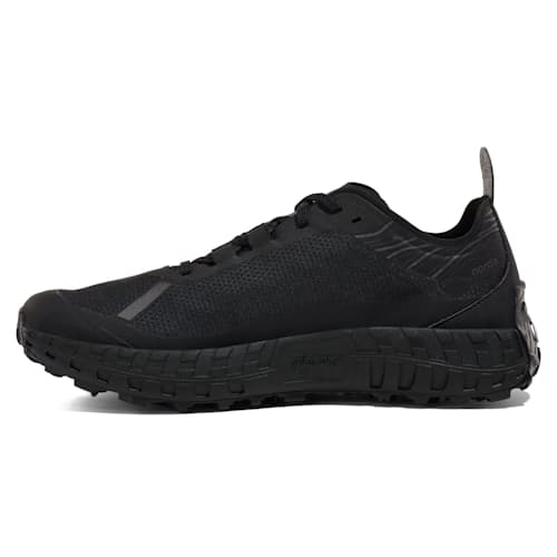 laydown image of 001 Trail Running Sneaker