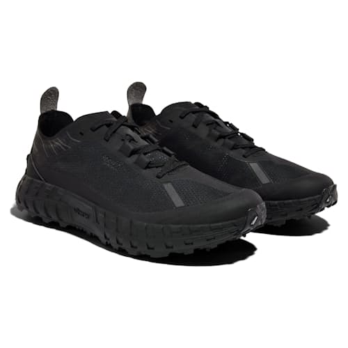 laydown image of 001 Trail Running Sneaker