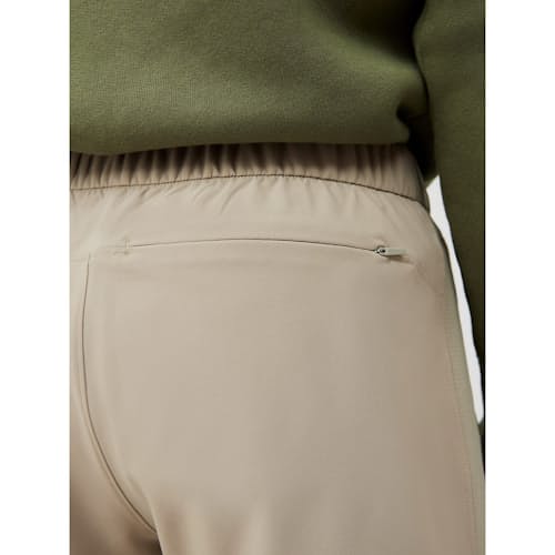 lifestyle image of High Stride Train Short - 5"