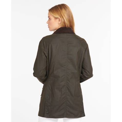 on model image of Women's Classic Beadnell Wax Jacket