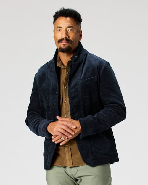 Marland is 6' 2'', 185 lbs, and wearing a size M