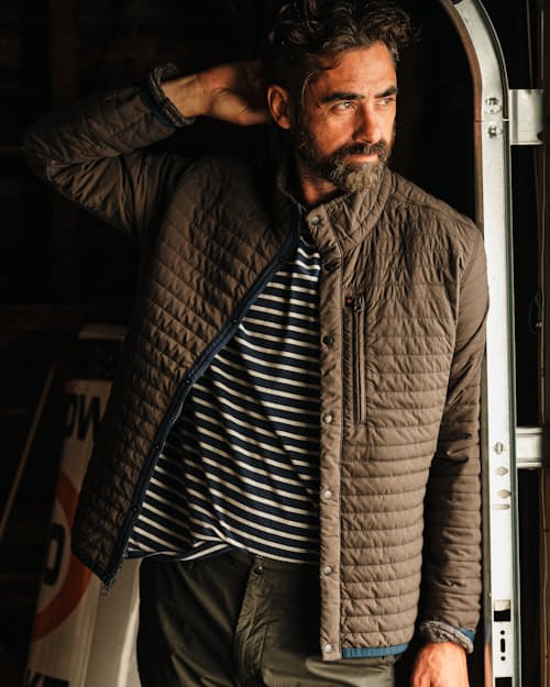 Quetzal is 6'1", 170 lbs, and wearing a size M