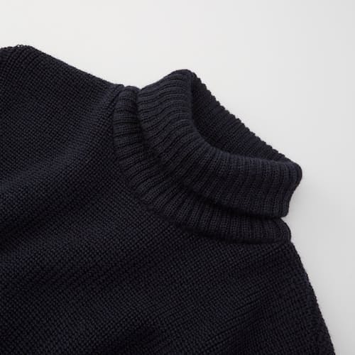 laydown image of Rollkragen Sweater