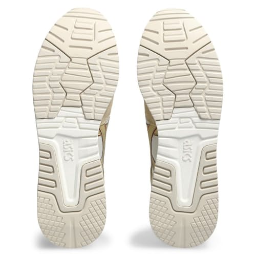 laydown image of Lyte Classic Sneaker