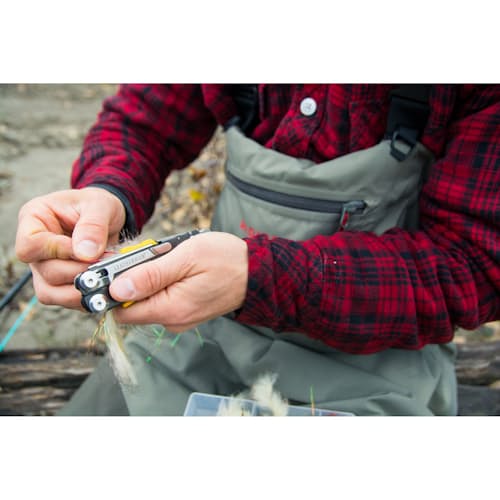 laydown image of Signal Outdoor Multi Tool