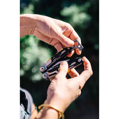 laydown image of Signal Outdoor Multi Tool