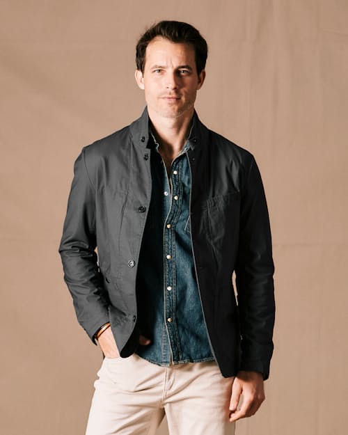 Anthony is 6'2" and wearing a size M
