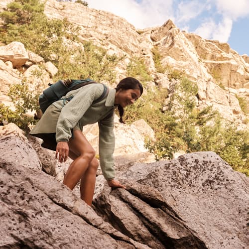 laydown image of Women's Midlayer_01