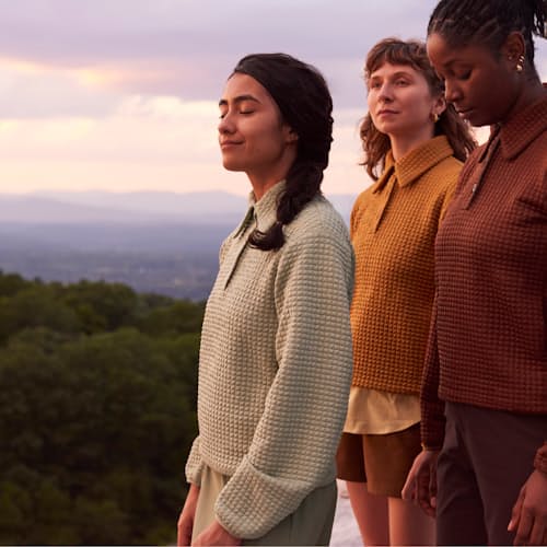 laydown image of Women's Midlayer_01