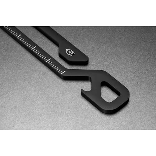 lifestyle image of The Rowan Carabiner