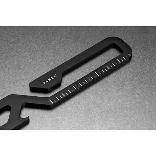 lifestyle image of The Rowan Carabiner