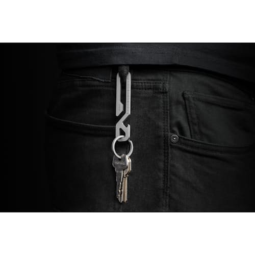 lifestyle image of The Rowan Carabiner