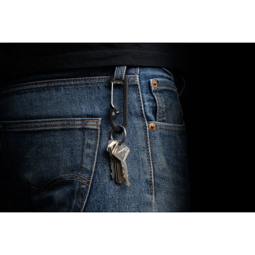 lifestyle image of The Holcombe Carabiner
