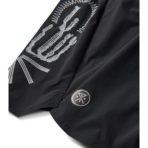 laydown image of Alta Run Shorts - 7"