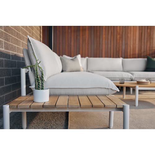 laydown image of The Terra Outdoor Sectional + In-line Table - 4 Piece