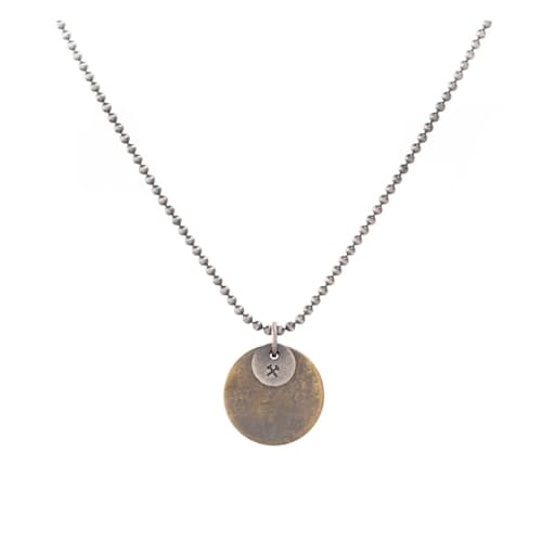 lifestyle image of Tag Chain
