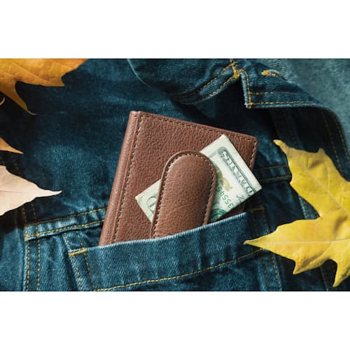 lifestyle image of Classic Money Clip Front Pocket