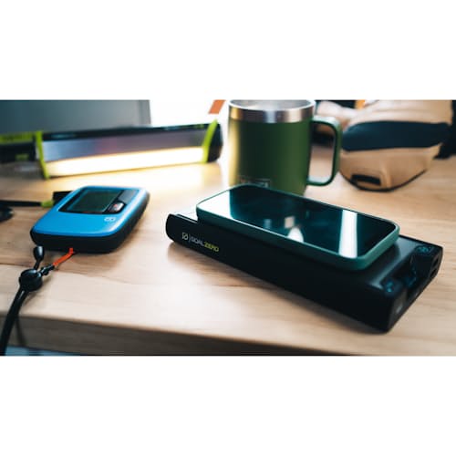 laydown image of Sherpa 100PD Powerbank