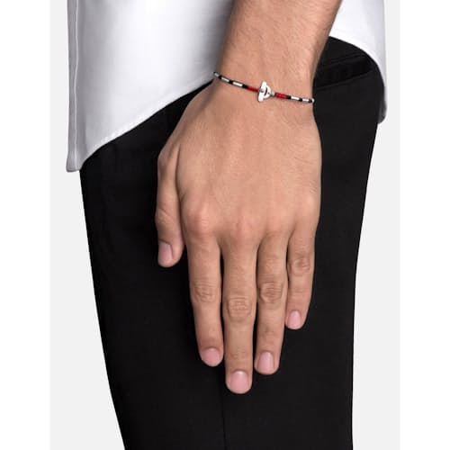 lifestyle image of Mercer Onyx Bracelet