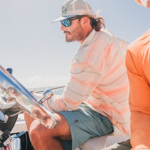lifestyle image of Horizon Hybrid Shorts 2.0 - 7.5"