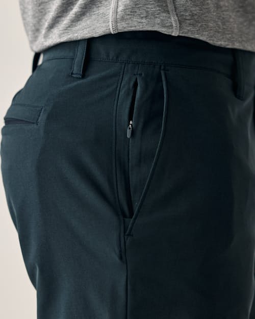 lifestyle image of Equator Hybrid Short - 9"