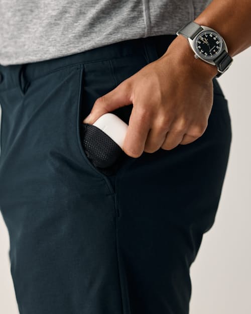 lifestyle image of Equator Hybrid Short - 9"