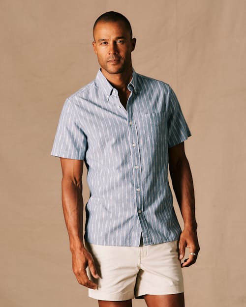 Bjorn is 6'2'' and wearing a size M