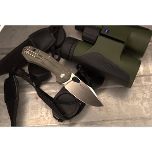 lifestyle image of Ace Atelier Green Canvas Knife
