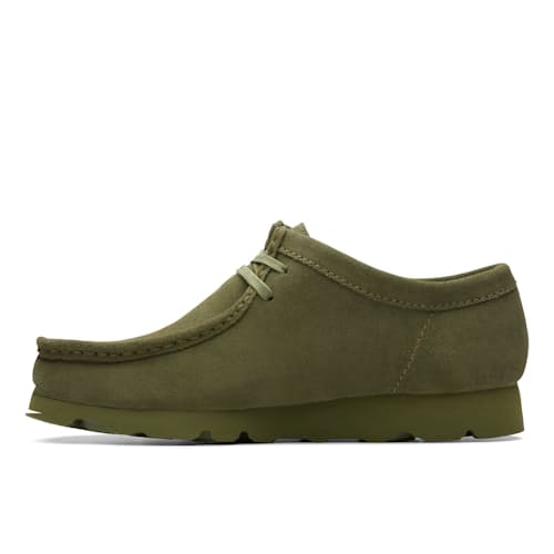laydown image of Wallabee GTX Chukka